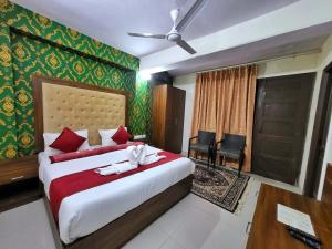 bay leaf by live inn