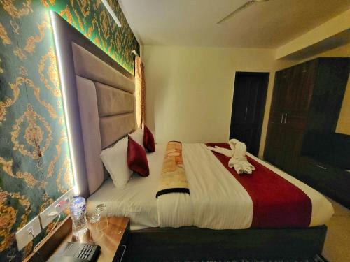 bay leaf by live inn