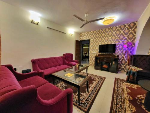 Bay Leaf By Live Inn,,4 star