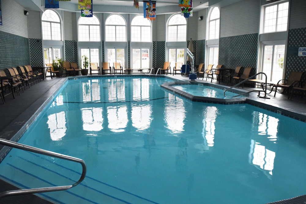 Hamilton Inn Select Beachfront Mackinaw City,Mackinaw City>>Cheboygan,3 star