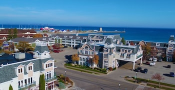 hamilton inn select beachfront mackinaw city