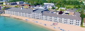hamilton inn select beachfront mackinaw city