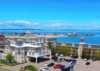hamilton inn select beachfront mackinaw city