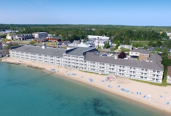 hamilton inn select beachfront mackinaw city