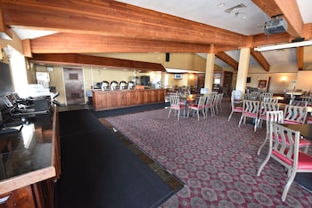 hamilton inn select beachfront mackinaw city