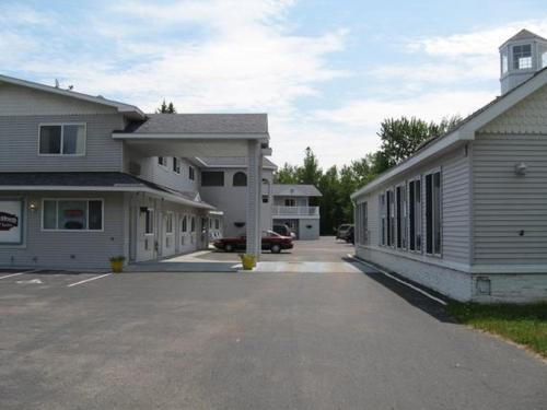 mackinaw budget inn