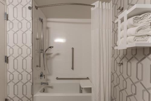 hampton inn madison east towne mall area