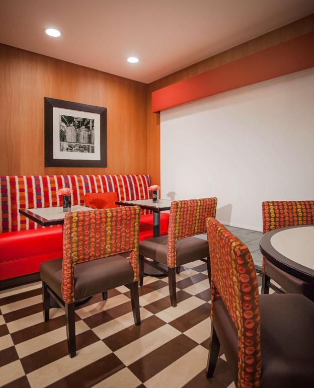 hampton inn madison east towne mall area