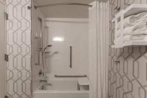 hampton inn madison east towne mall area