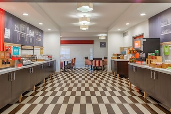 hampton inn madison east towne mall area