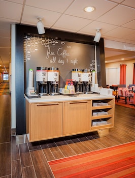 hampton inn madison east towne mall area