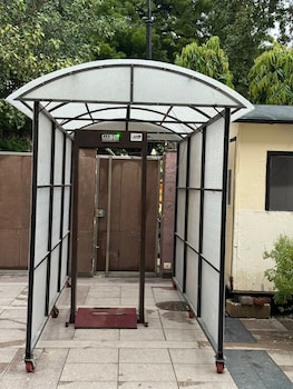 uds villa next to vfs walking to connaught place