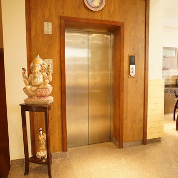 uds villa next to vfs walking to connaught place