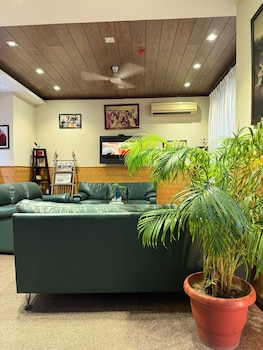 uds villa next to vfs walking to connaught place