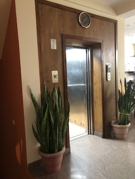 uds villa next to vfs walking to connaught place