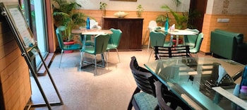 uds villa next to vfs walking to connaught place