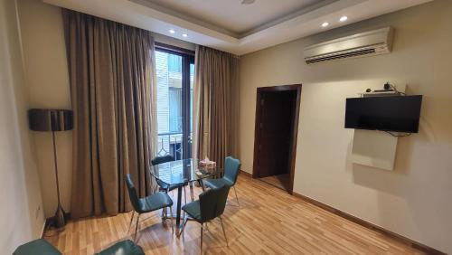 uds villa next to vfs walking to connaught place