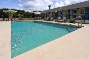 Days Inn By Wyndham Hardeeville Near Hilton Head,,2 star
