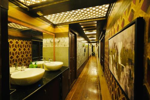 best kerala houseboat