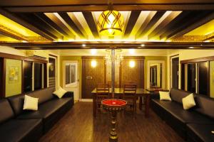 best kerala houseboat
