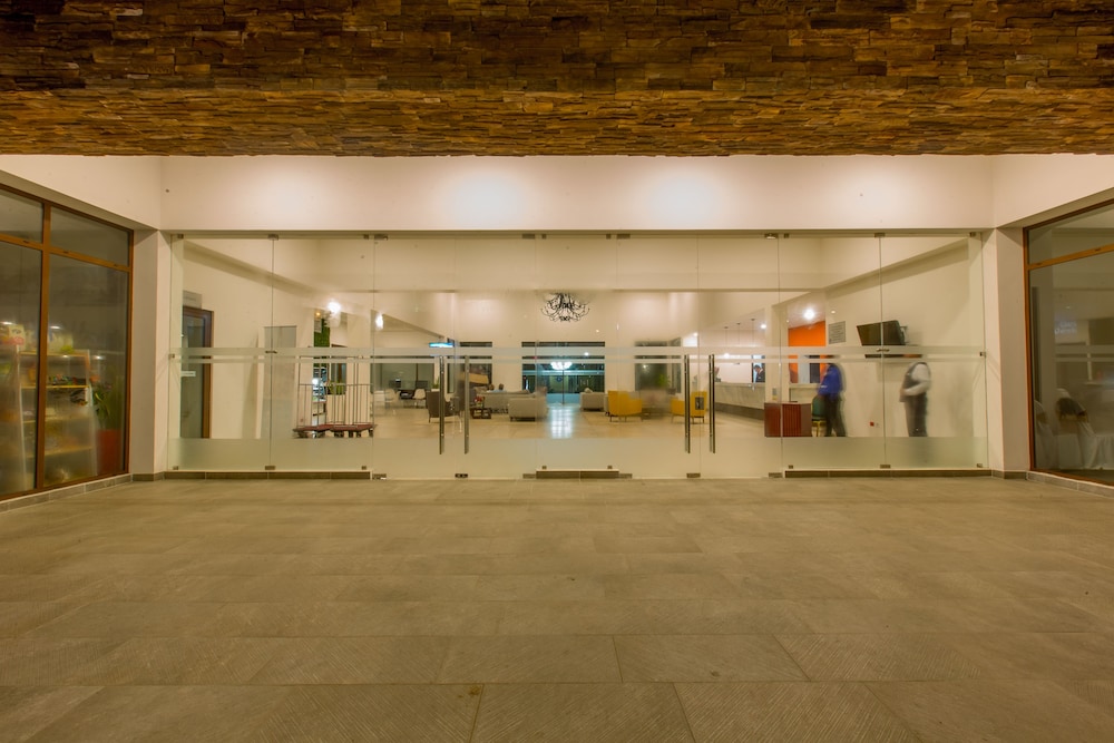 best western las mercedes airport