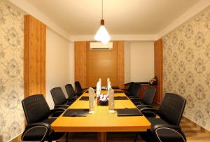 park residency koothattukulam