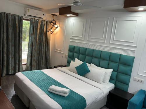 Asian Suites,A 584 Sushant Lok I, Near Iffco Metro Station,3 star