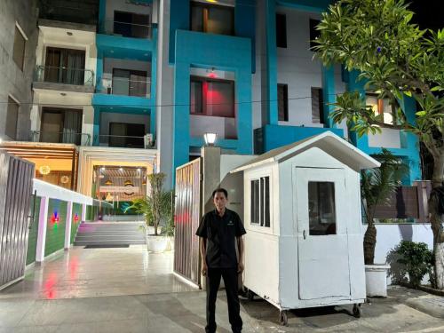 Asian Suites,A 584 Sushant Lok I, Near Iffco Metro Station,3 star