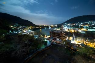 homlee jumbo lux flat w hills kitchen and parking