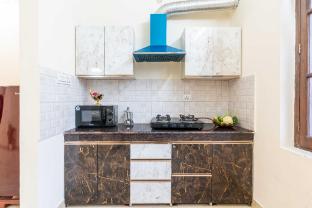 homlee jumbo lux flat w hills kitchen and parking