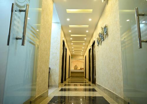 super hotel o glance inn