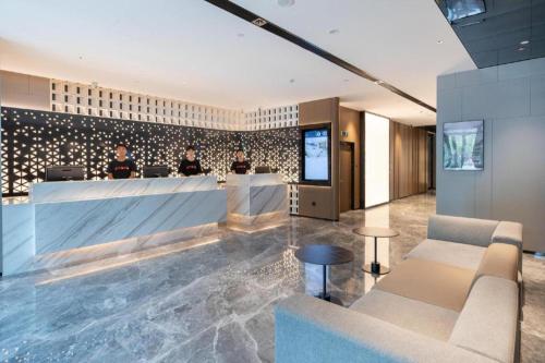 atour hotel jinan tangyan century avenue