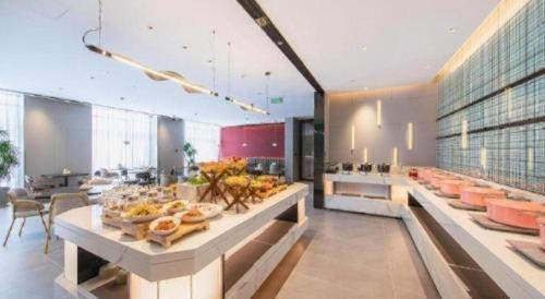 atour hotel jinan tangyan century avenue