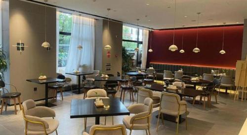 atour hotel jinan tangyan century avenue