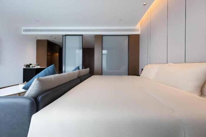 atour hotel jinan tangyan century avenue