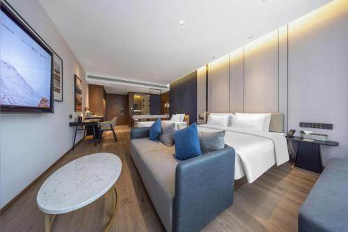 atour hotel jinan tangyan century avenue