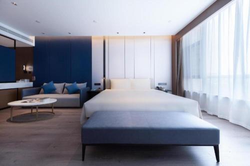 atour hotel jinan tangyan century avenue
