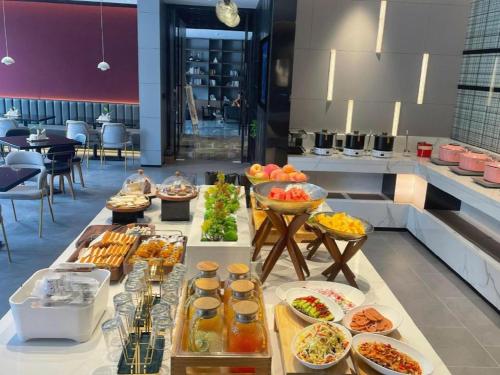 atour hotel jinan tangyan century avenue