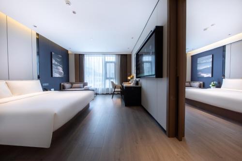 Atour Hotel Chengdu Sichuan Normal University Metro Station,,4 star