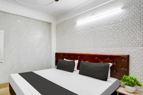 Hotel O The Maruti Hotel,,3 star