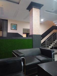 Center Point,,2 star