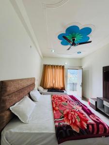 hotel lake view paradise