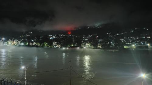 hotel lake view paradise