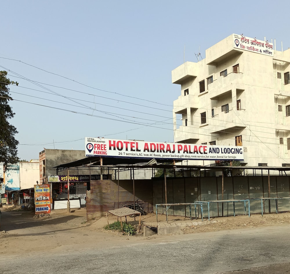 hotel adiraj palace and lodging