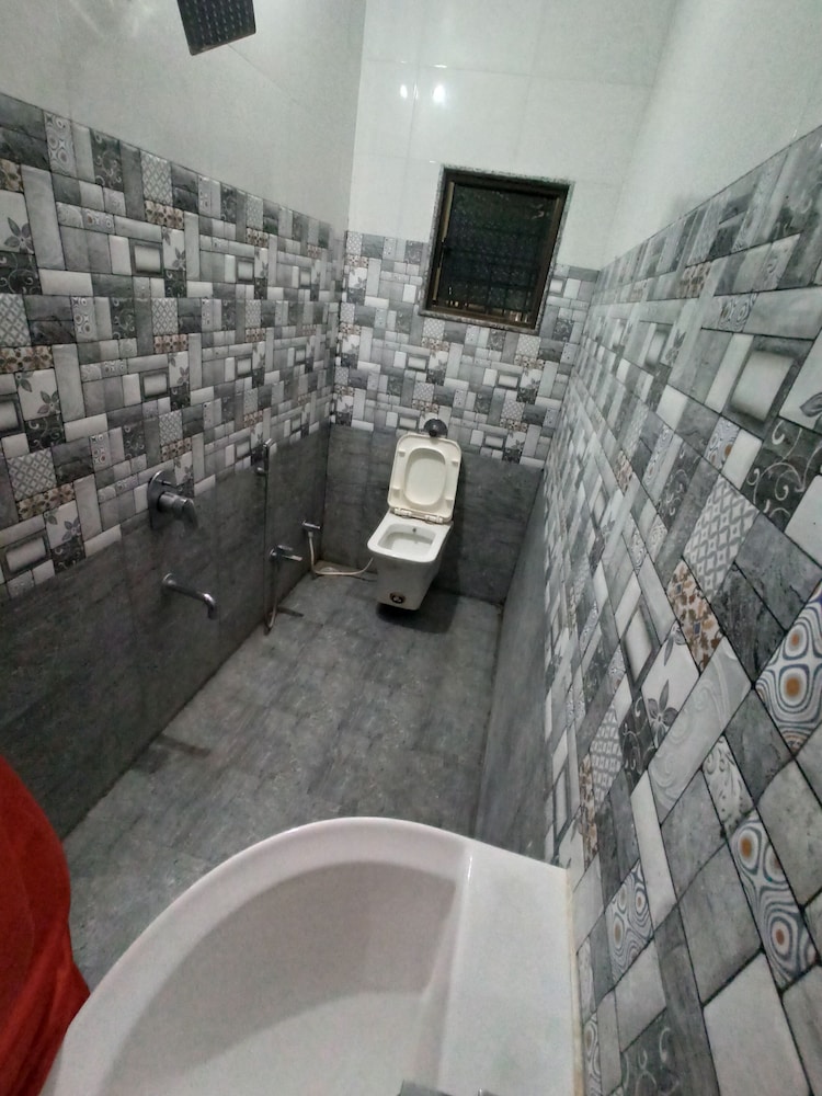 hotel adiraj palace and lodging