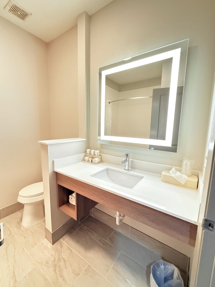 holiday inn express kenedy by ihg