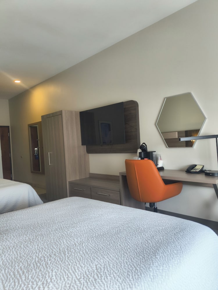 holiday inn express kenedy by ihg