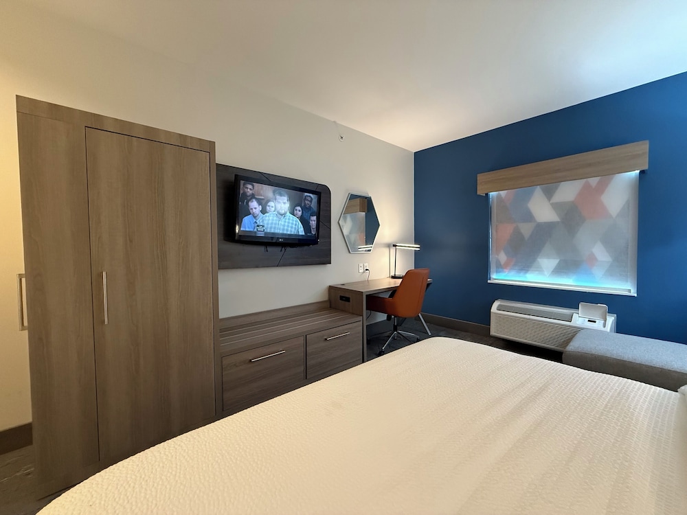 holiday inn express kenedy by ihg