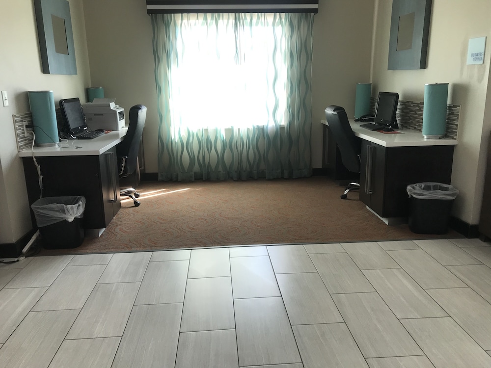 holiday inn express kenedy by ihg