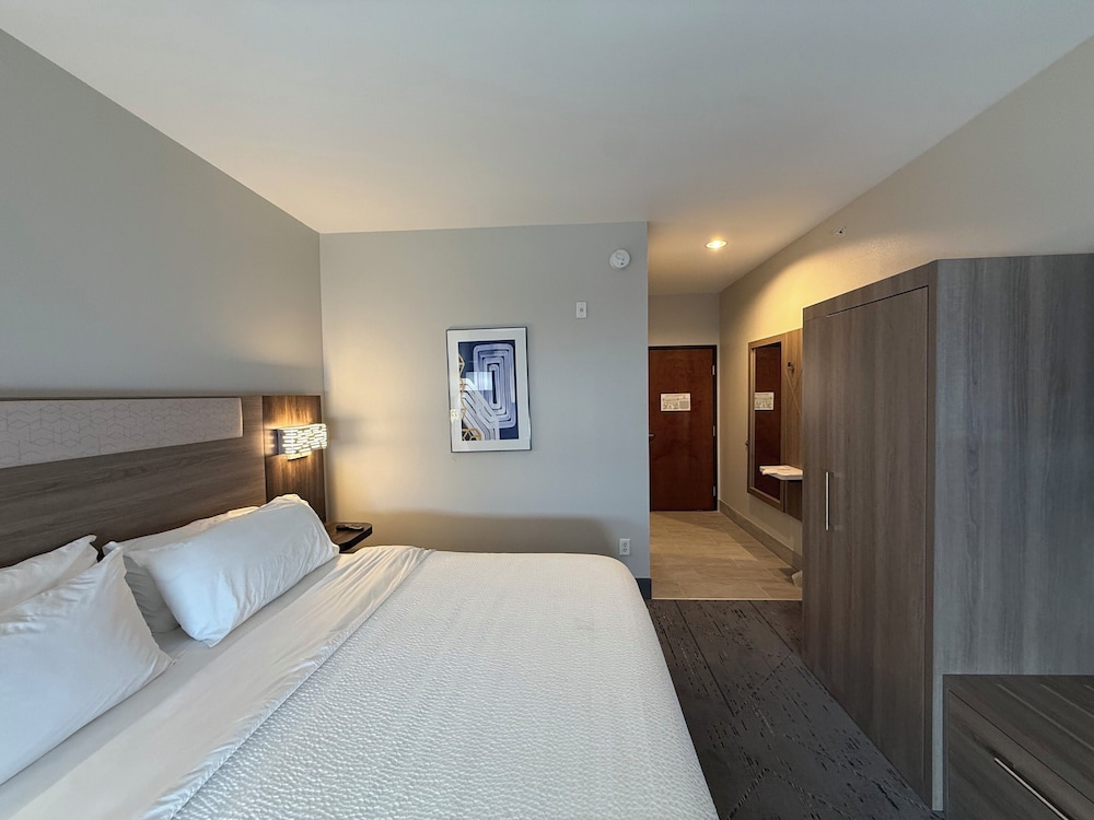 holiday inn express kenedy by ihg